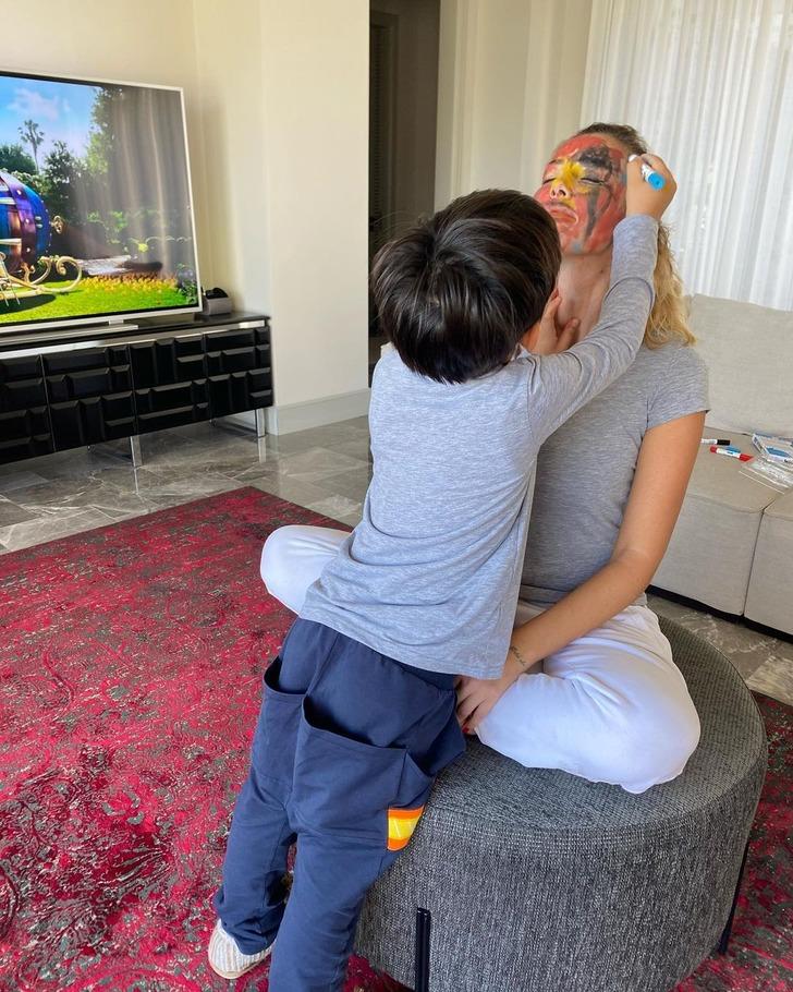 Sır gibi saklıyor! İşte Petek Dinçöz'ün oğlu  G2