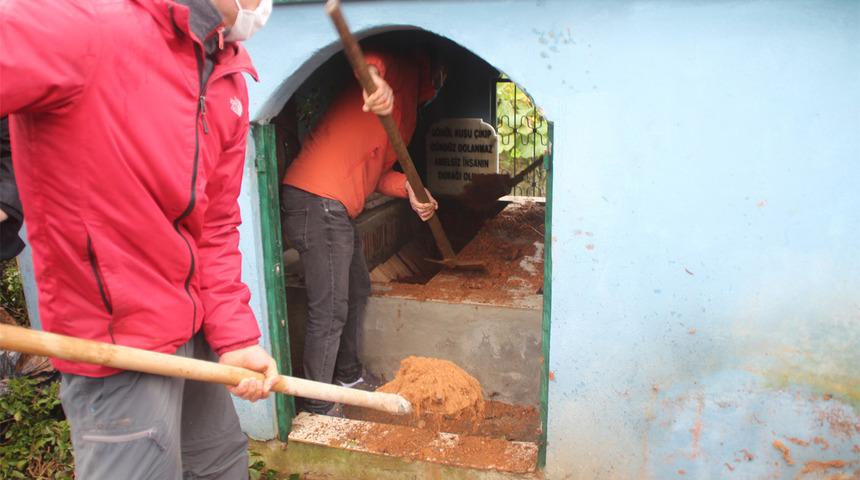 32 yıl önce kazmıştı! Kendi hazırladığı mezara defnedildi
