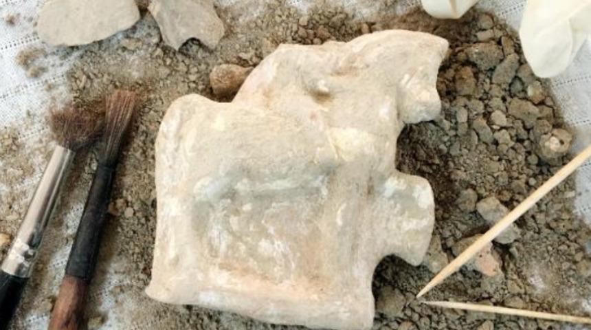 'Anadolu'nun Pompeisi' Myra'dan tarih fışkırdı! Kadın ve erkek heykelcikleri bulundu