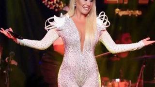 Linet Photoshop'u abarttı! Göbek deliğini yok etti