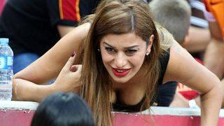 Eski manken Ebru Şancı, futbolcu kocasının maçtaki o hareketine takıldığını itiraf etti! Maçta mesaj atıyorum...