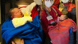 Yolcular arasındaki beyin cerrahı müdahale etti! THY'nin İstanbul-Şikago uçağında doğum