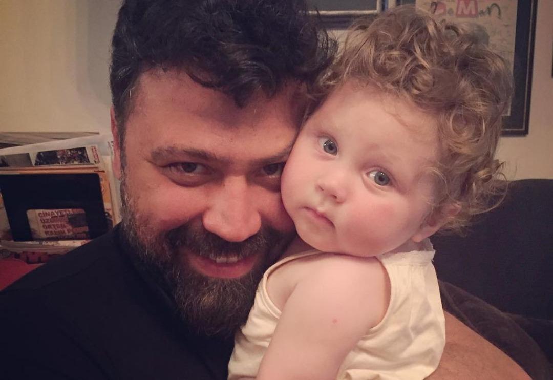 &Ccedil;ok G&uuml;zel Hareketler Bunlar B&uuml;lent Parlak'ın kızı b&uuml;y&uuml;d&uuml;! İşte d&uuml;nden bug&uuml;ne baba-kız fotoğrafları...