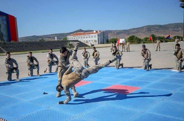 İzmir'de subay adayları ant içti G1