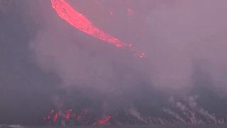 Tehlike büyüyor! İspanya'da denize dökülen lavlar 25 futbol sahasından daha büyük alanı kapladı