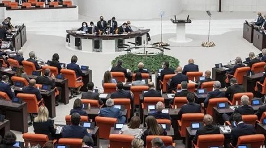 Meclis a&ccedil;ılışında dikkat &ccedil;eken anlar: Alkış ittifakı