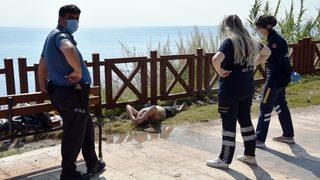 Parkta ilginç olay! Gören telefona sarıldı