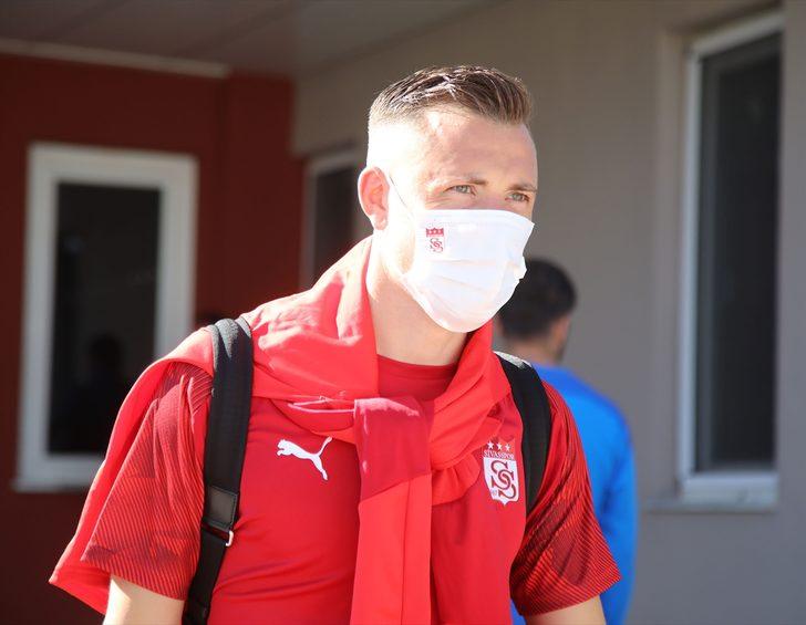 Sivasspor kafilesi, İstanbul'a geldi G1