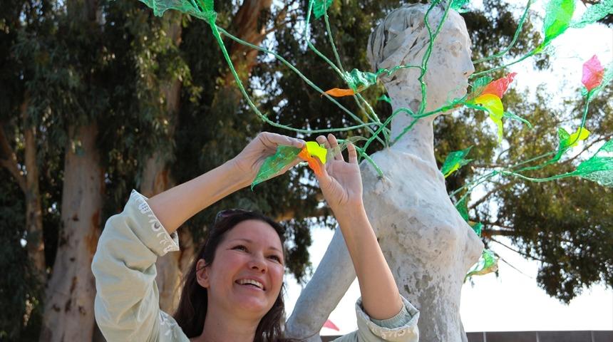 Manavgat yangınında toplanan atıklar Altın Portakal'ın simge heykeline dönüştü