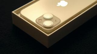 Apple'ın iPhone 13 kutularından yine şarj aleti ve kulaklık çıkmadı, bir ülke hariç!