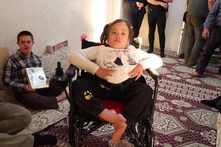 Siirt İl Emniyet Müdürü Yılmaz, 9 yaşındaki çocuğun akülü araç talebini yerine getirdi G2