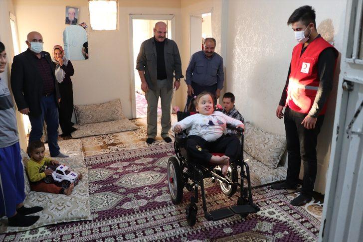 Siirt İl Emniyet Müdürü Yılmaz, 9 yaşındaki çocuğun akülü araç talebini yerine getirdi G3