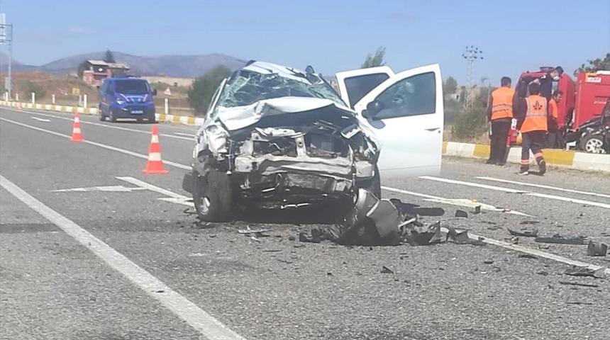 Konya'da feci kaza: 4'ü ağır 8 yaralı