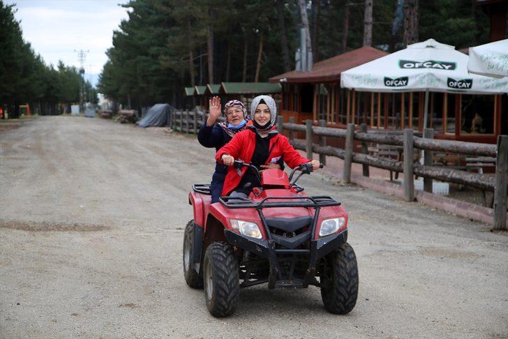 Yaşlılar Günü etkinliğine katılan kadınlar güzel bir gün geçirdi G2