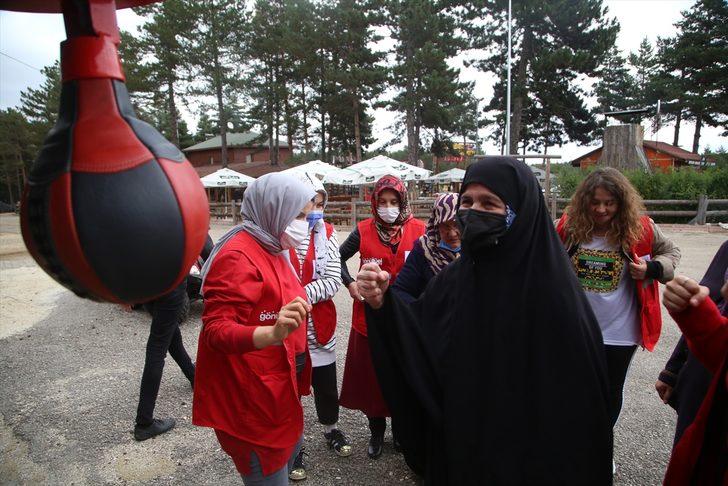 Yaşlılar Günü etkinliğine katılan kadınlar güzel bir gün geçirdi G3