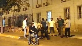 Polis, hükümlüyü elinden kaçırdı! Vatandaş yakaladı