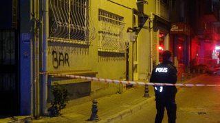 İzmir'de duvarlarında çatlama meydana gelen 5 katlı bina boşaltıldı