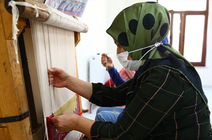 Geleneksel tezgahta dokumacılığı öğrenen kadınlar üretime katkı sunmayı hedefliyor G4