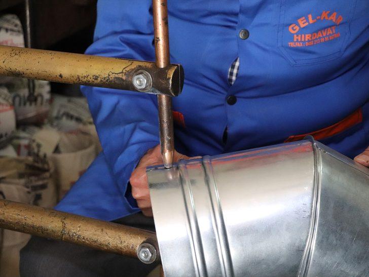 Siirtli dördüncü kuşak teneke ustası 50 yıldır saca şekil veriyor G5