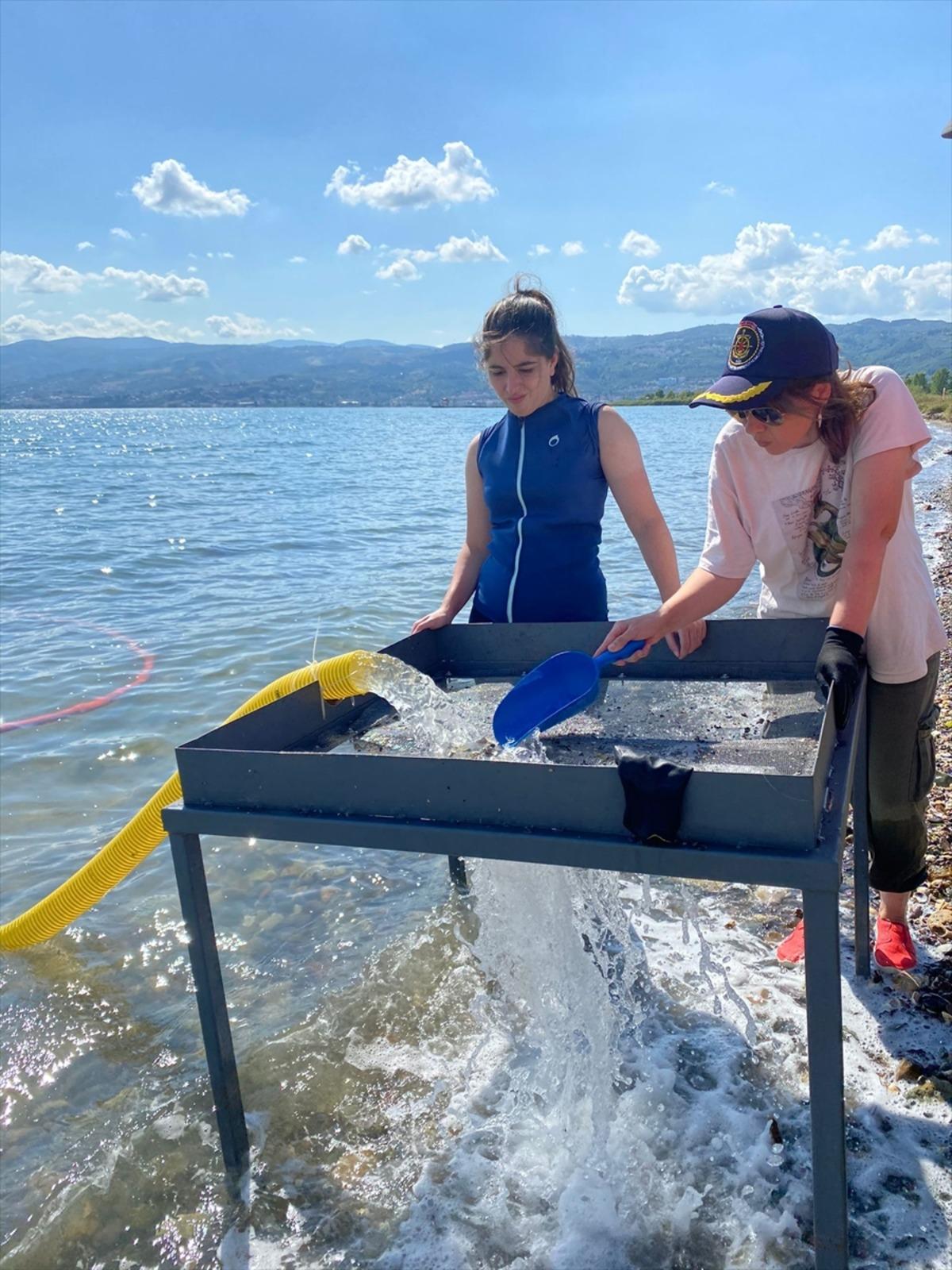 Marmara Denizi'nde mimari bloklar y&uuml;kl&uuml; gemi batığı keşfedildi