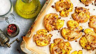 Cumartesi günleri herkes bu tarifi yapıyor! İşte patates pizzası tarifi