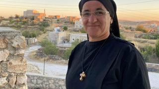 14 dil biliyor! Dünyaca tanınan Süryani rahibe, 36 yıl sonra Mardin'deki köyüne döndü