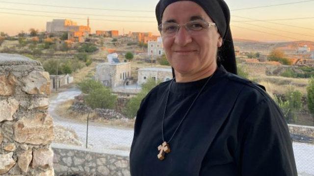 14 dil biliyor! Dünyaca tanınan Süryani rahibe, 36 yıl sonra Mardin'deki köyüne döndü