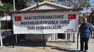 Gören bir daha baktı! Muhtardan binayı kurşunlayanlara pankartlı mesaj