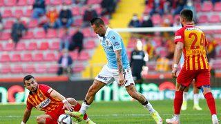 Hamsik orta sahadan attı, hakem iptal etti!