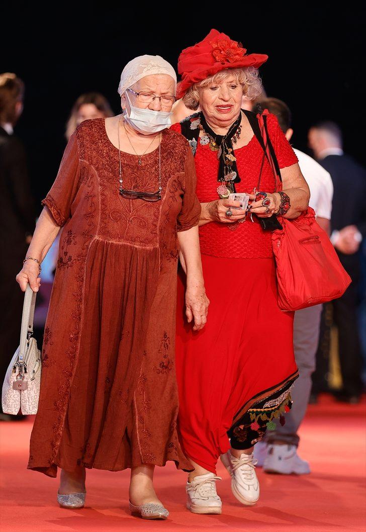 58. Antalya Altın Portakal Film Festivali'nin açılış galası, kırmızı halı geçişiyle başladı G3