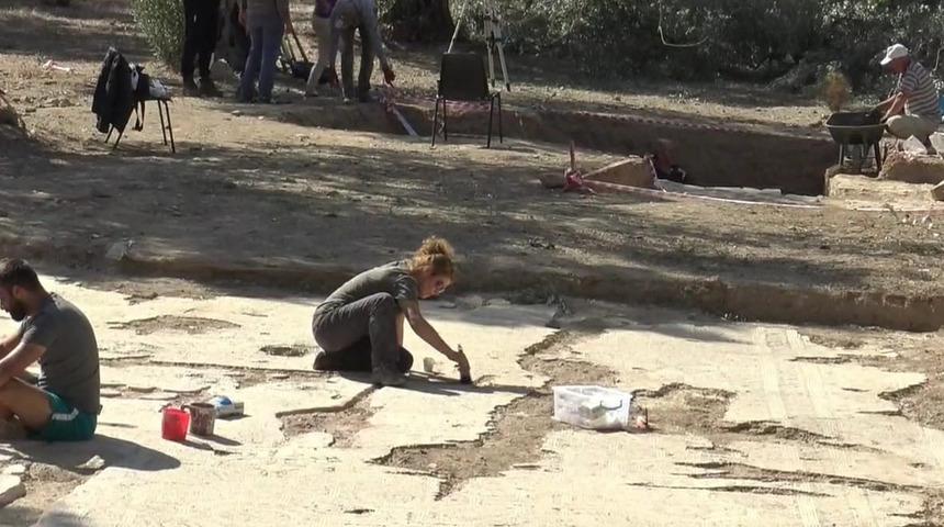 İznik'te zeytinlik alanda 2 lahit mezar daha bulundu