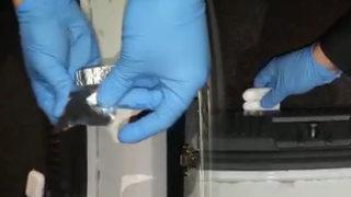 Otomobilde şaşırtan uyuşturucu düzeneği! Plakanın arasına gizlemişler