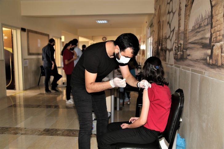Aşılamada "kırmızı" kategorideki Şanlıurfa'da öğrencilere "aşı olun" çağrısı G1