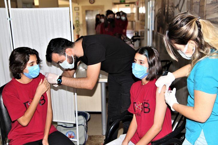 Aşılamada "kırmızı" kategorideki Şanlıurfa'da öğrencilere "aşı olun" çağrısı G3