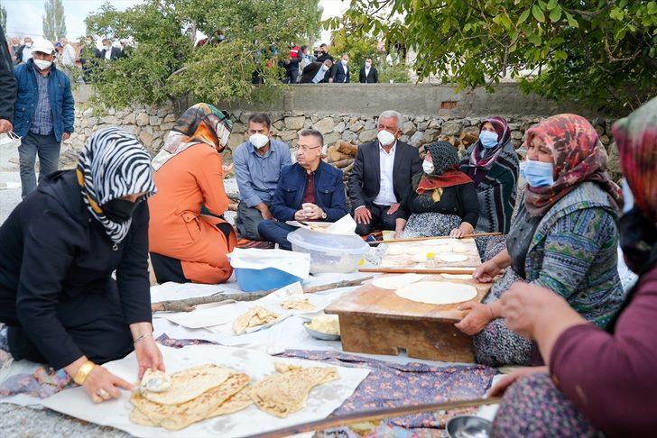 Cumhurbaşkanı Yardımcısı Oktay, memleketi Çekerek'te üzüm hasadına katıldı G3