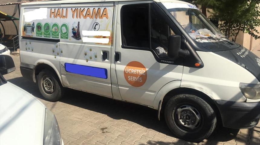 Halı yıkama firmasına ait minibüste 33 düzensiz göçmen yakalandı