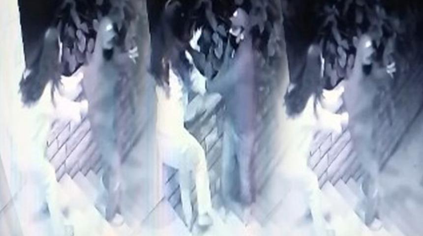 Kadıköy'de hırsız şoku! Genç kıza silah çekip kaçtılar