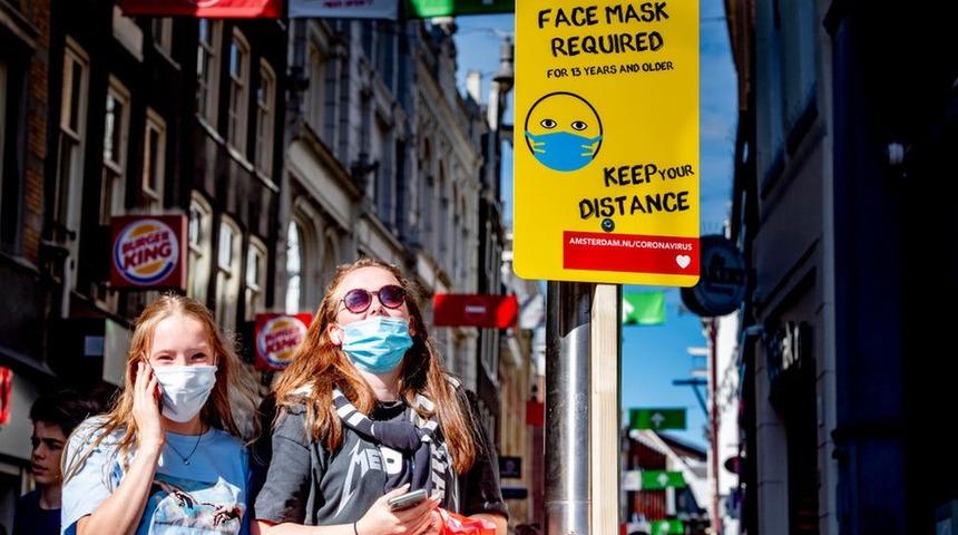 Covid: AB dışından Hollanda'ya gelen öğrencilere QR kodu engeli