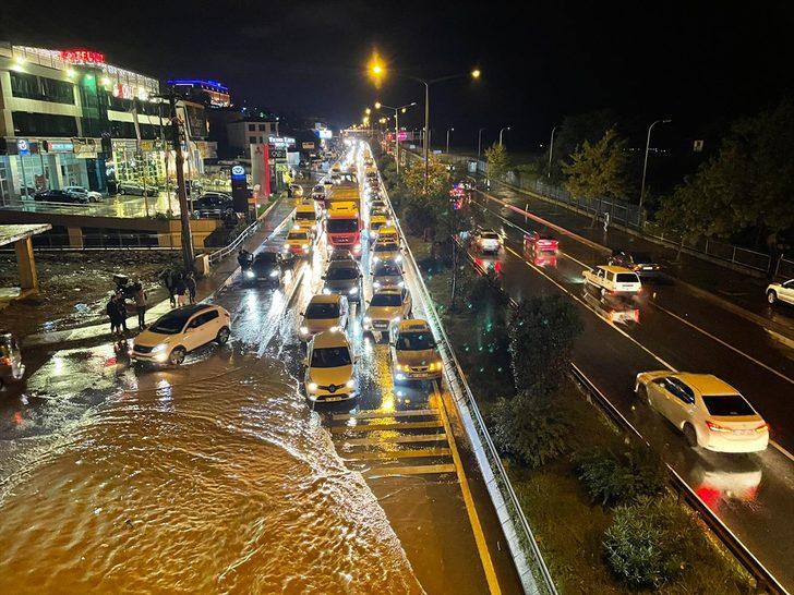 Trabzon'da sağanak ulaşımı olumsuz etkiledi G2
