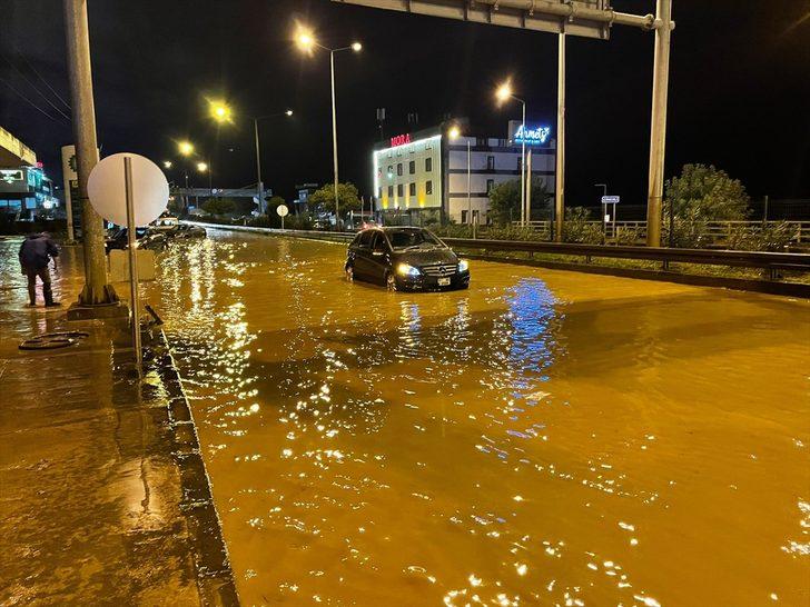 Trabzon'da sağanak ulaşımı olumsuz etkiledi G3