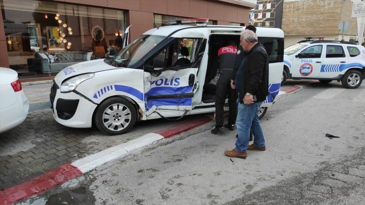 Bursa'daki trafik kazasında 2'si polis 3 kişi yaralandı G1