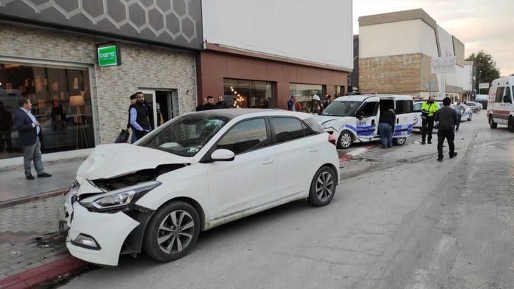 Bursa'daki trafik kazasında 2'si polis 3 kişi yaralandı G2