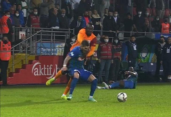 Galatasaray'ın attığı gole tepki yağıyor! Faul var mı?