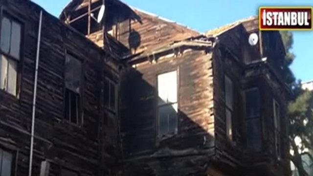 Bakırköy'deki ahşap ev şehir efsanesi oldu! 5 saniyeliğine ortadan kayboluyor iddiası tüyleri ürpertti