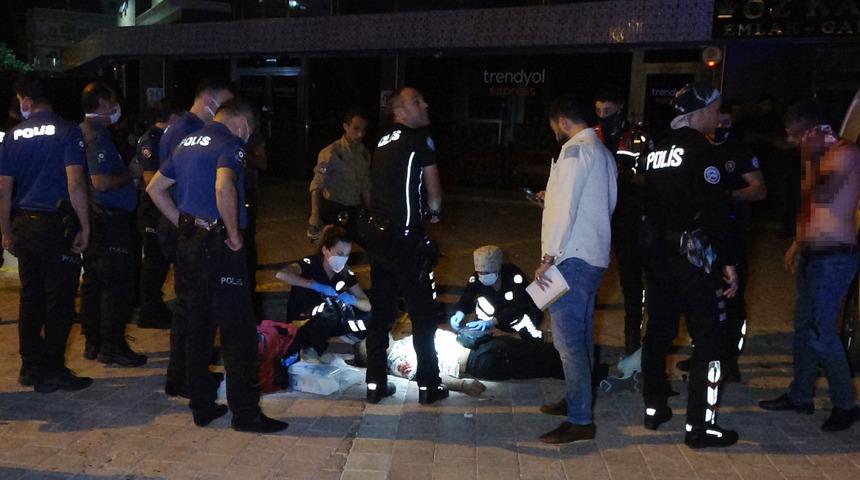 Dehşete düşüren olay! Sokak ortasında kanlar içinde kaldılar