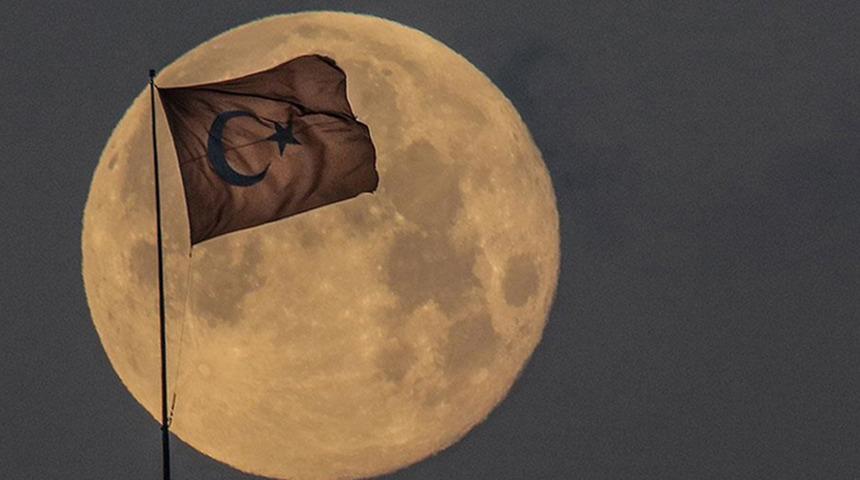 T&uuml;rkiye'nin uzaydaki hedefi Ay'a ulaşmak