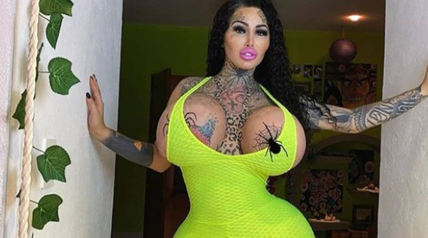 Dünyanın en büyük vajinasına sahip olmak isteyen Instagram fenomeninden şaşırtan itiraf! “Bana dokunmayı düşünüyorlar”