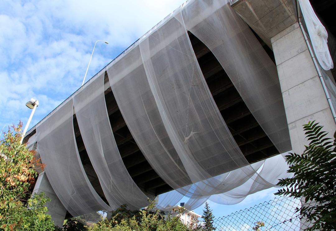 15 Temmuz Şehitler K&ouml;pr&uuml;s&uuml;'nden par&ccedil;a d&uuml;şt&uuml;ğ&uuml;n&uuml; &ouml;ğrenen ekipler harekete ge&ccedil;ti
