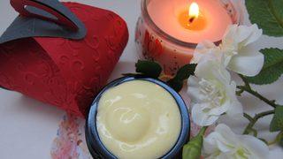 Kupkuru ciltlere hayat vererek yumuşacık yapan vücut nemlendiricileri/losyonlar