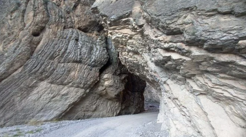 Yöre halkı ‘Dünya büzüğü’ ismini verdi! İlginç yol görüntüsüyle dikkat çekiyor